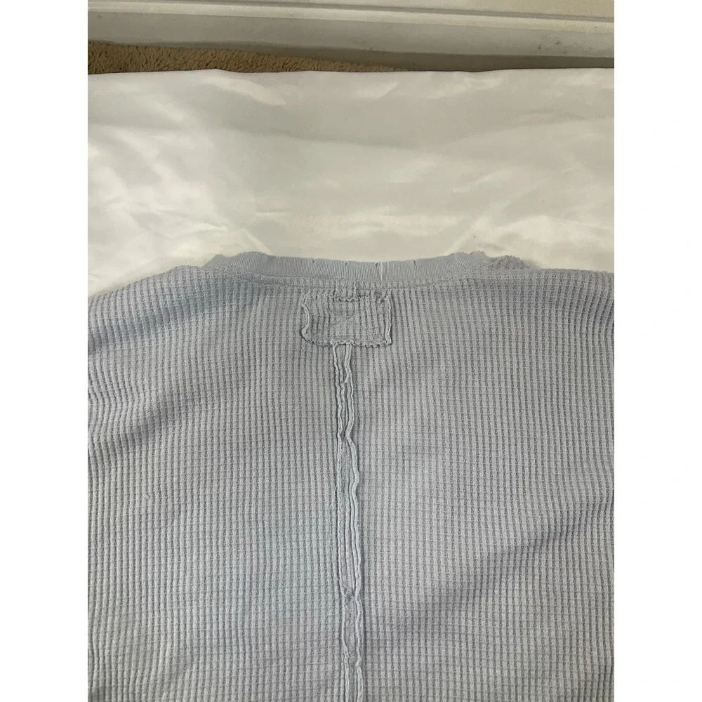 Free People We the Free Buttercup Distressed Thermal Shirt Sz XS lBaby Blue 247